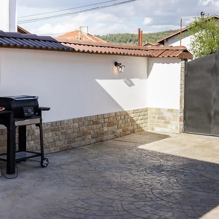 Holiday home Domus Harmonia - Jacuzzi & Bbq Near Bansko Banya (Blagoevgrad)
